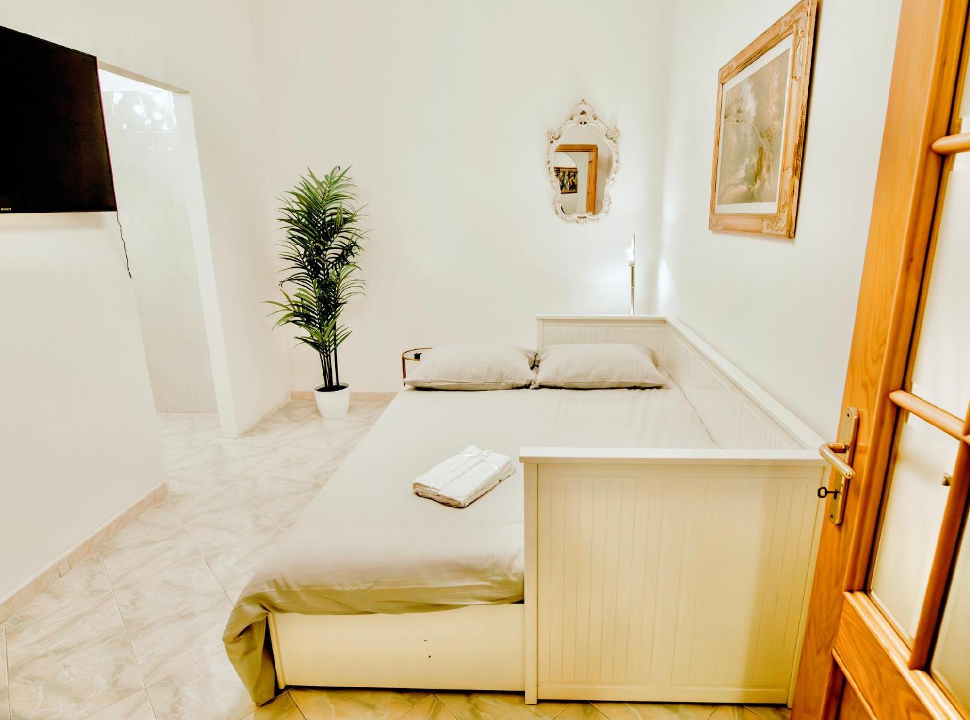 Golden Luxury Home - San Giovanni - 10 Min To Basilica Of San Giovanni - 25 Min To Colosseum Roma Ngoại thất bức ảnh